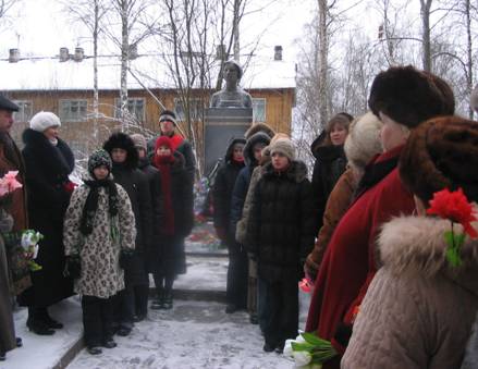 Митинг у памятника М. Мелентьевой